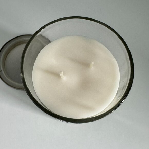 Chesapeake Bay AROMASCAPE 19 oz JASMINE + GARDENIA Double Wick TUMBLER Candle - Picture 2 of 5